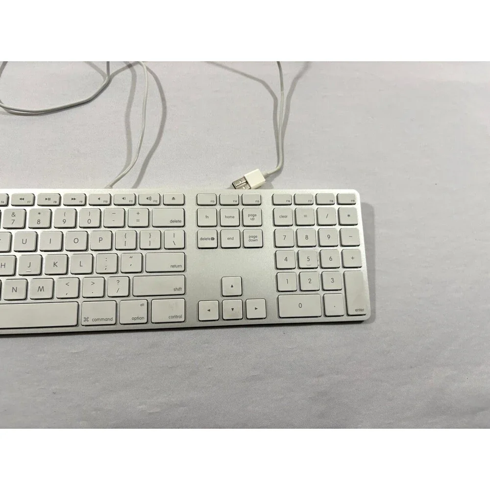 Apple Slim USB Wired Keyboard A1243 MB110LL/A Aluminum Standard Full Size